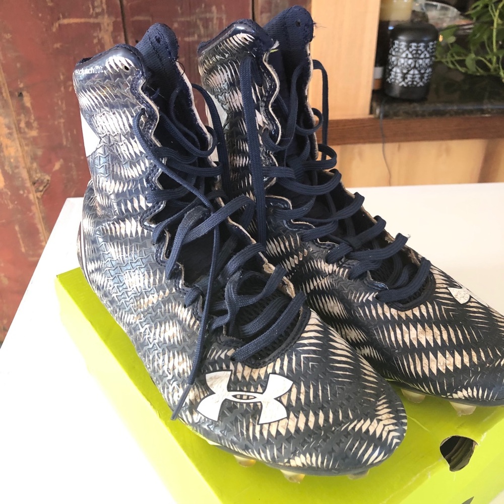 Men’s Under Armour highlight football cleat